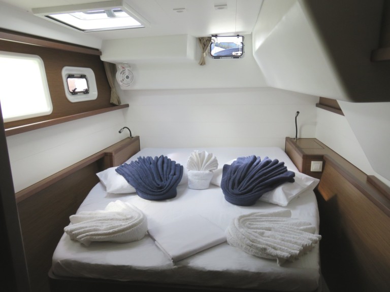 Yacht charter Marseille cheap Lagoon 450 F