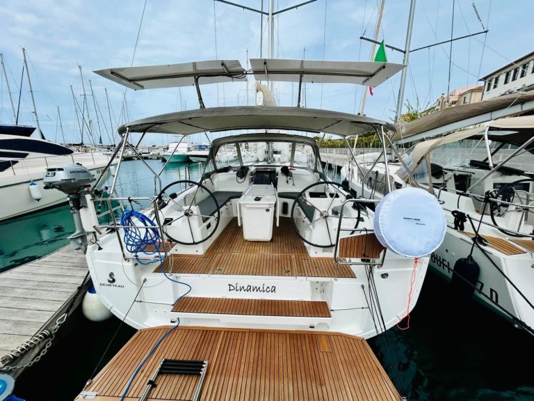Bénéteau Oceanis 40.1 in San Vincenzo on SamBoat