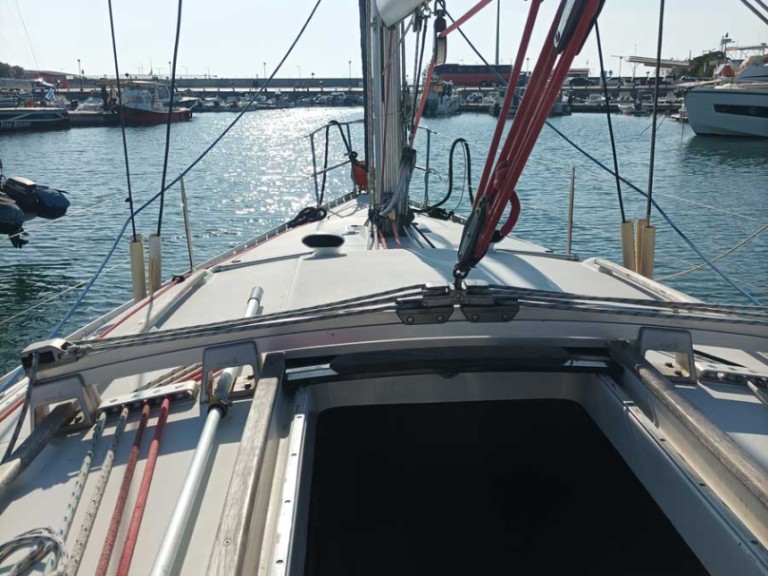 Boat rental Bénéteau Oceanis 37 in Lefkáda on Samboat