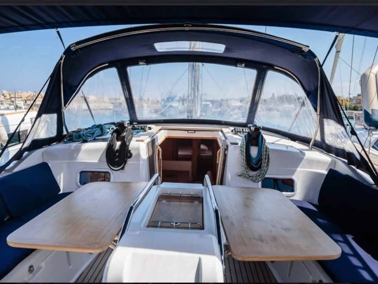 Boat rental Jeanneau Sun Odyssey 519 in Tropea on Samboat