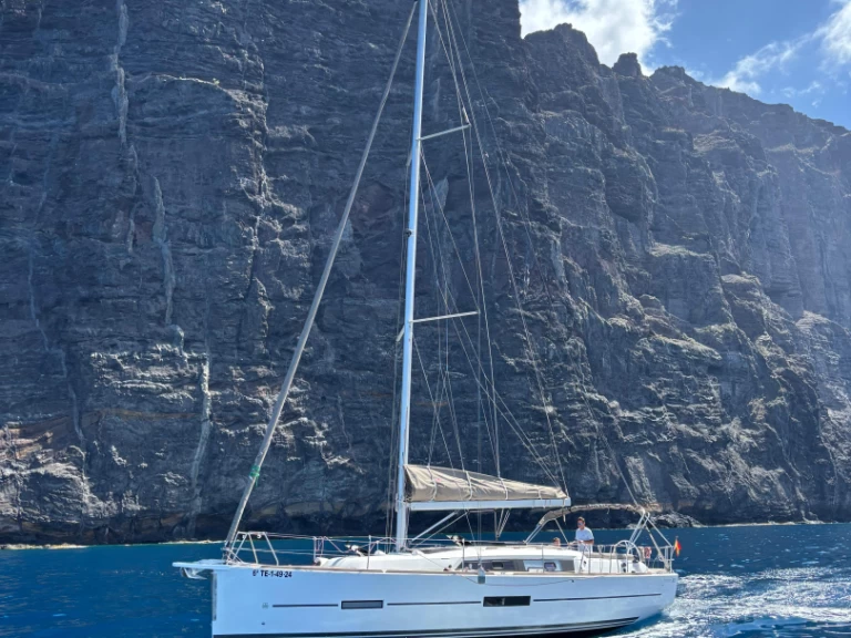 Yacht charter Santa Cruz de Tenerife cheap Dufour 382 Grand Large