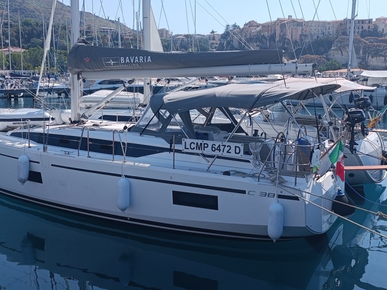 Sailboat for rent Tropea at the best price
