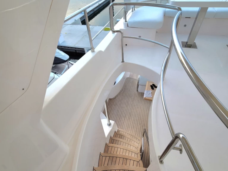Bareboat Rental Luxury Yacht Gulf Craft - Majesty Yachts with a boat licence