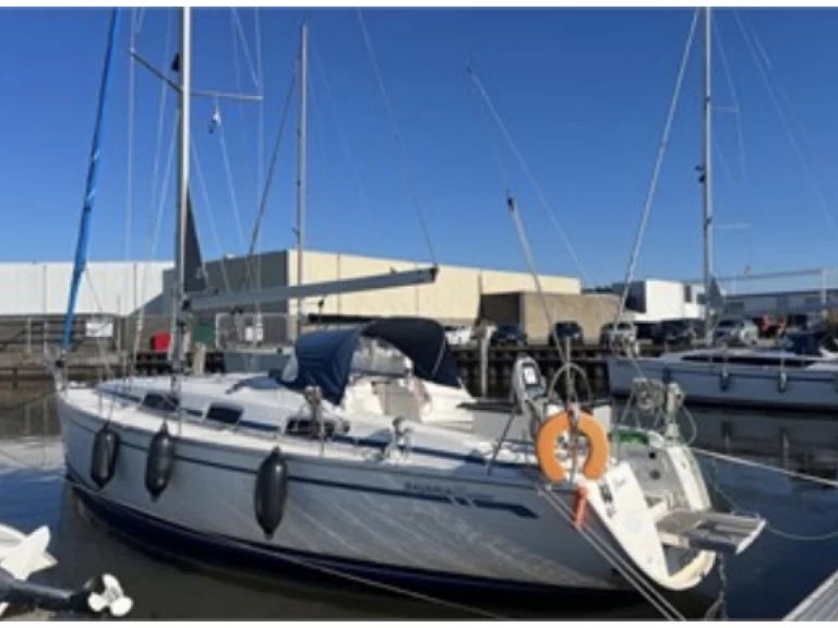 Bareboat Rental Sailboat Bavaria with a boat licence