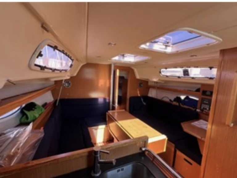 Rent a Bavaria Bavaria 35 Cruiser Lemmer