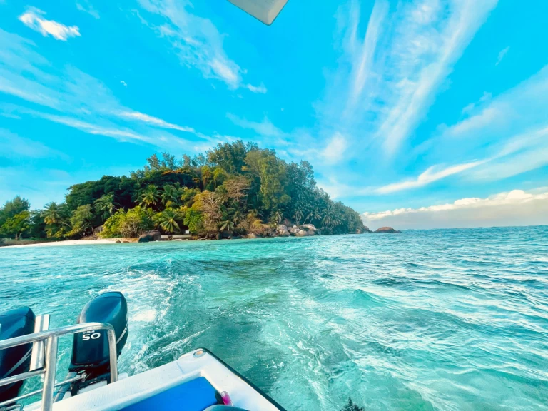 Yacht charter Victoria cheap Sea Dog