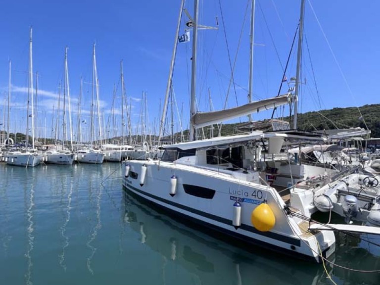 Rent a Fountaine Pajot Lucia 40 Pula