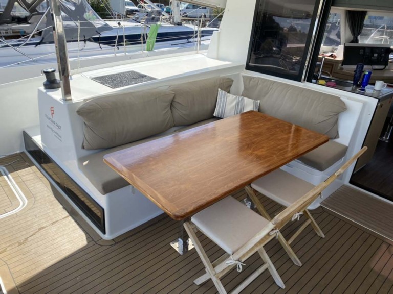 Catamaran rental in Pula - Fountaine Pajot Lucia 40