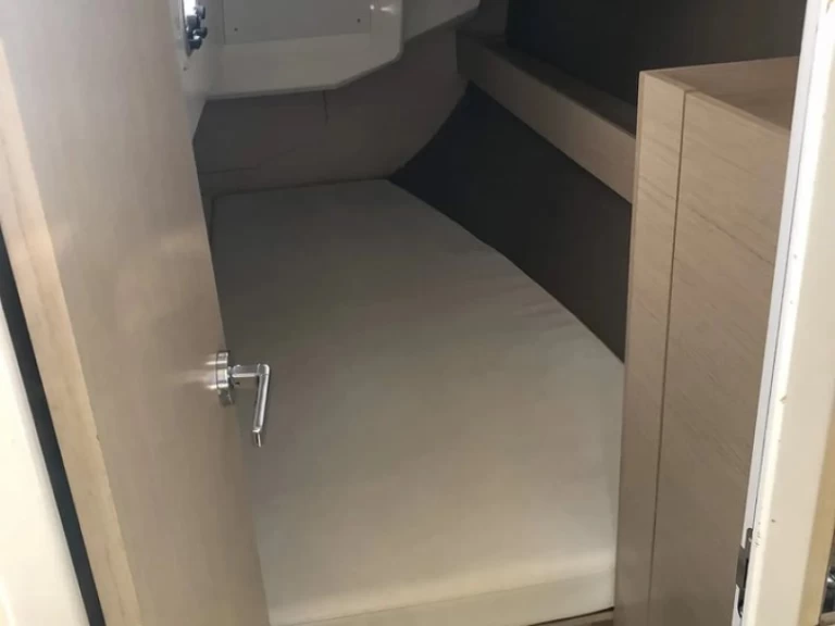 Yacht charter Izola cheap Oceanis 30.1