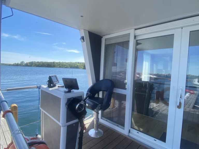 Houseboat for rent Waren (Müritz) at the best price