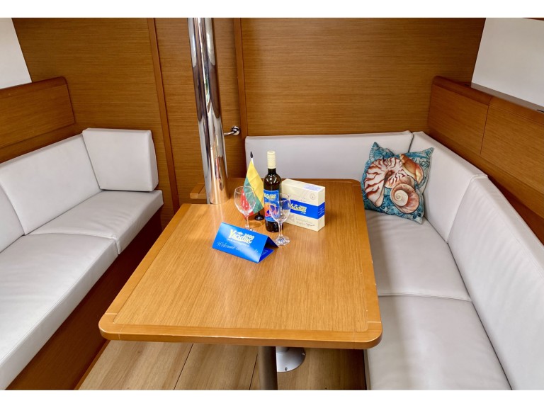 Boat rental Jeanneau Sun Odyssey 389 in Šibenik on Samboat