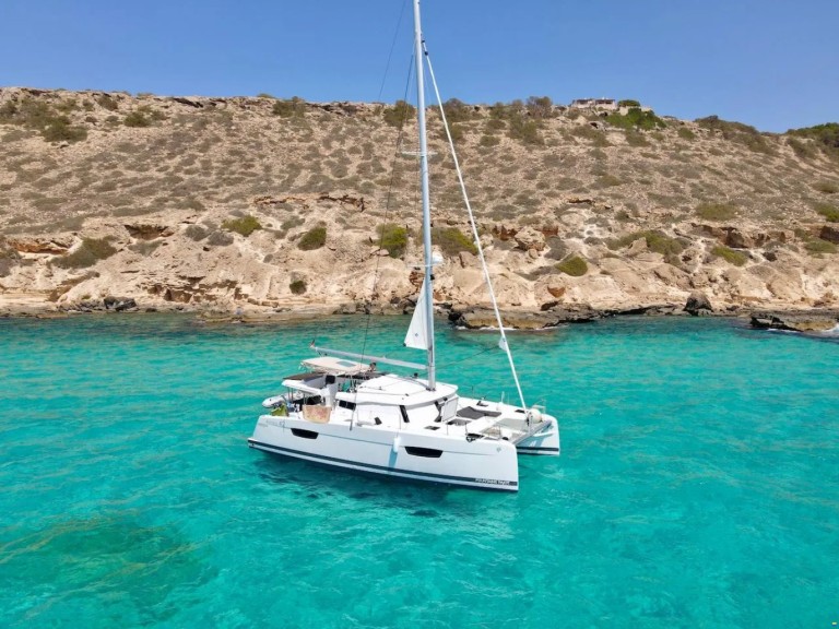Fountaine Pajot Astrea 42 in Toulon on SamBoat
