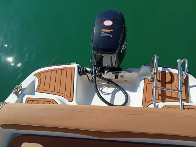 Mareti 450 CC OPEN in Málaga on SamBoat