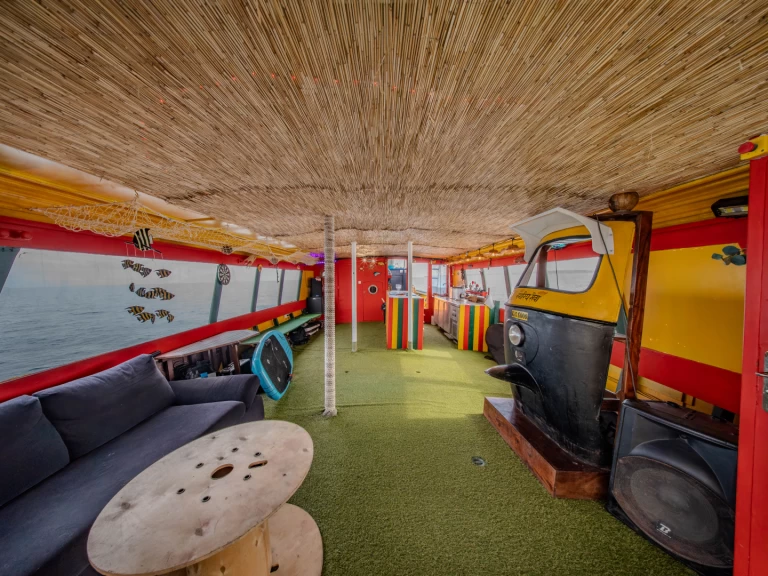 Rent a Constructeur indépendant Bateau en Bois Cannes