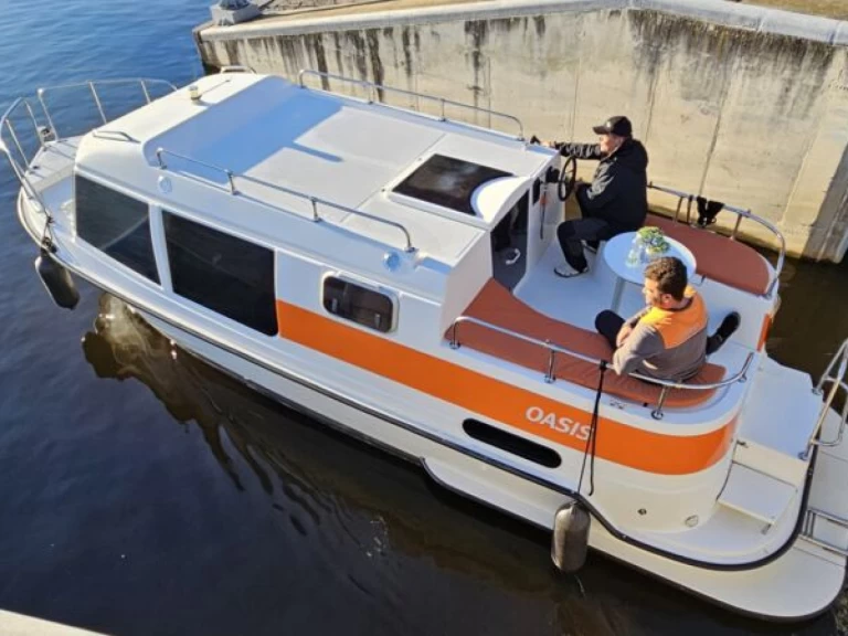 Woterfitz Voyager 860 charter bareboat or captained in  České Vrbné