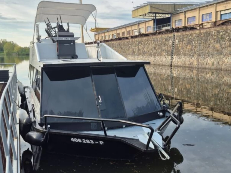 Motorboat rental in Mělník - Traweller YB35