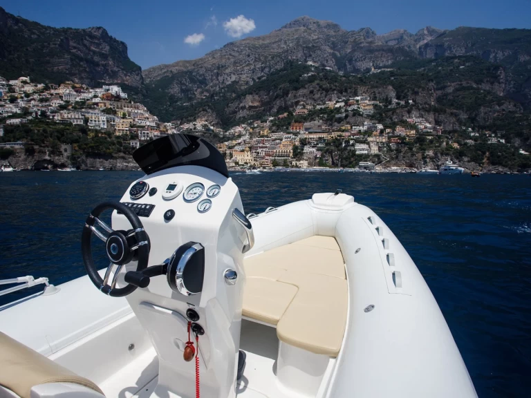 Rent a Callegari 550 Porto di Salerno