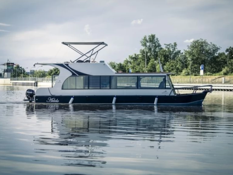 Motorboat for rent České Vrbné at the best price