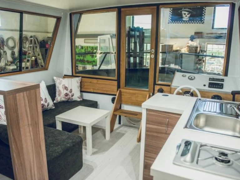 Yacht charter České Vrbné cheap YB35