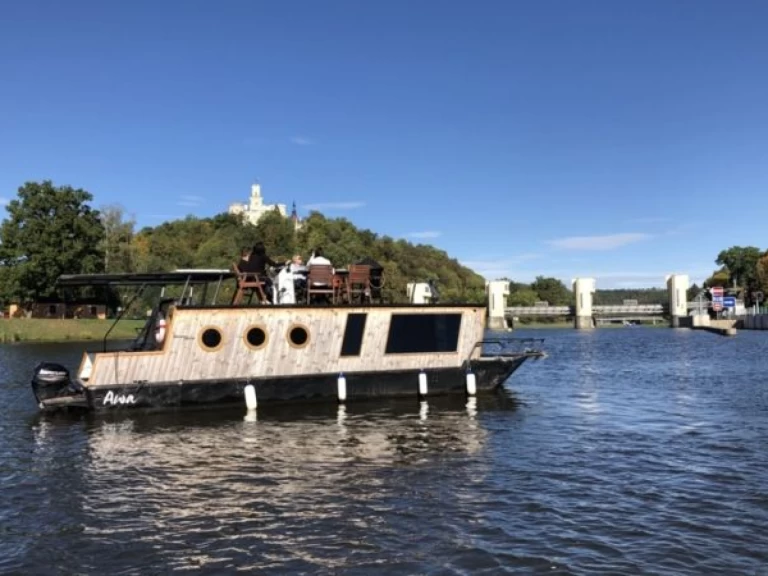 Bareboat Rental Motorboat Traweller with a boat licence