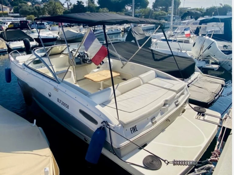 Bayliner Bayliner 642 CU in Cavalaire-sur-Mer on SamBoat