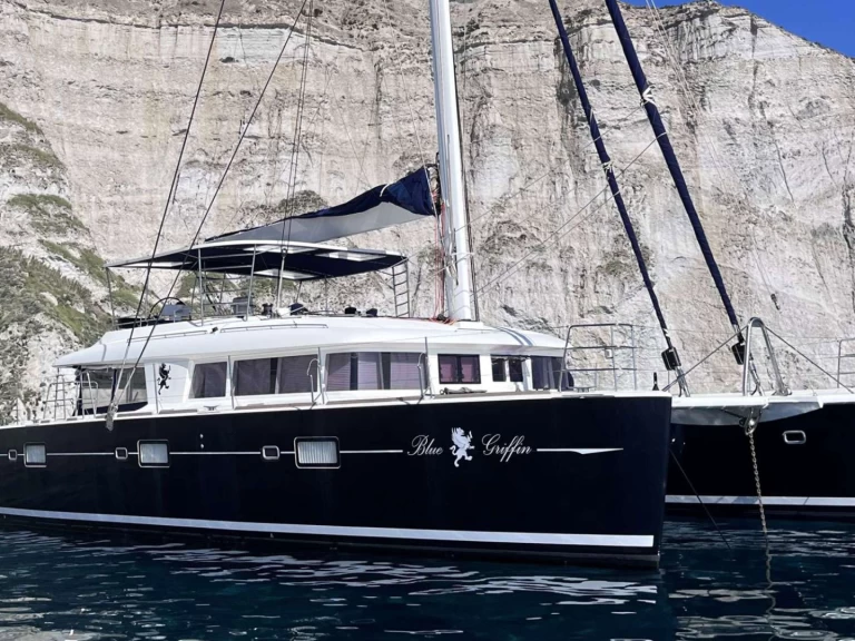 Boat rental Lagoon BLUE GRIFFIN - WINTER in Archipiélago de Las Perlas on Samboat