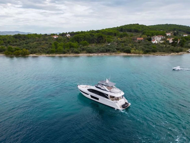 Azimut DONNA in Croatia on SamBoat