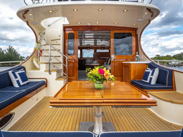 Bareboat Rental Luxury Yacht Vicem with a boat licence