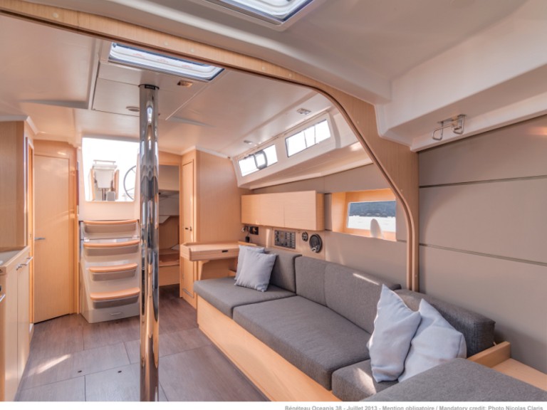 Sailboat for rent Lefkáda at the best price