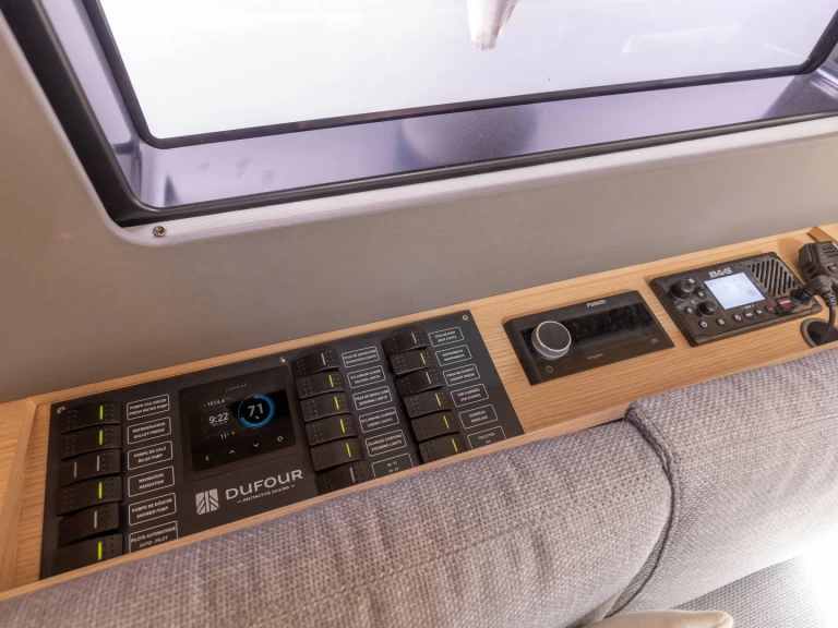 Sailboat for rent Marseille at the best price