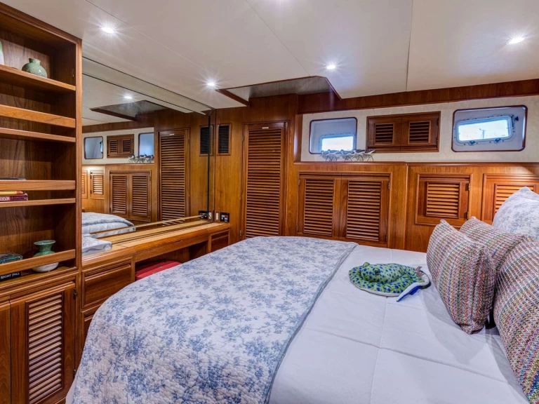 Luxury Yacht rental in Bahamas - Offshore Timeless 62