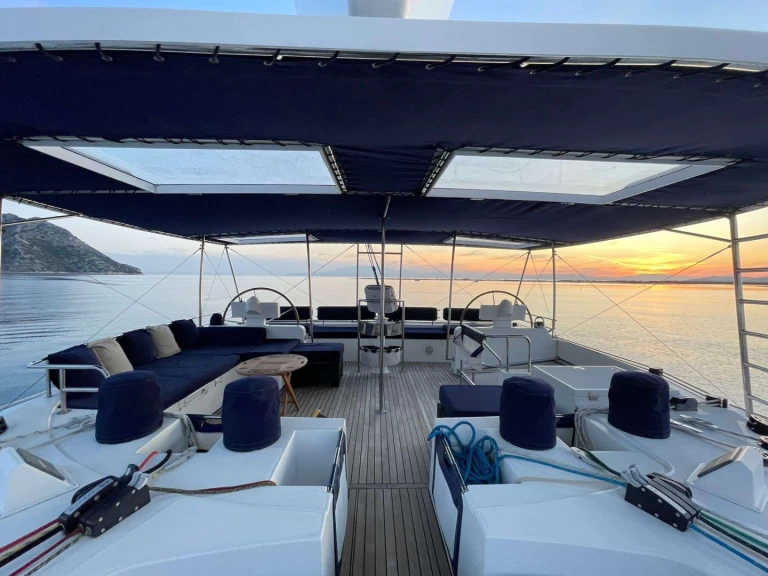 Bareboat Rental Luxury Yacht Lagoon with a boat licence