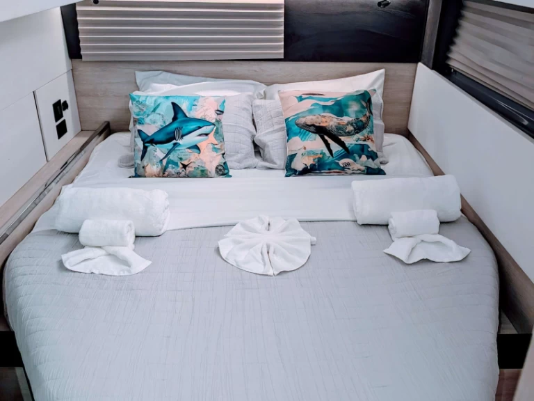 Bareboat Rental Luxury Yacht Leopard with a boat licence