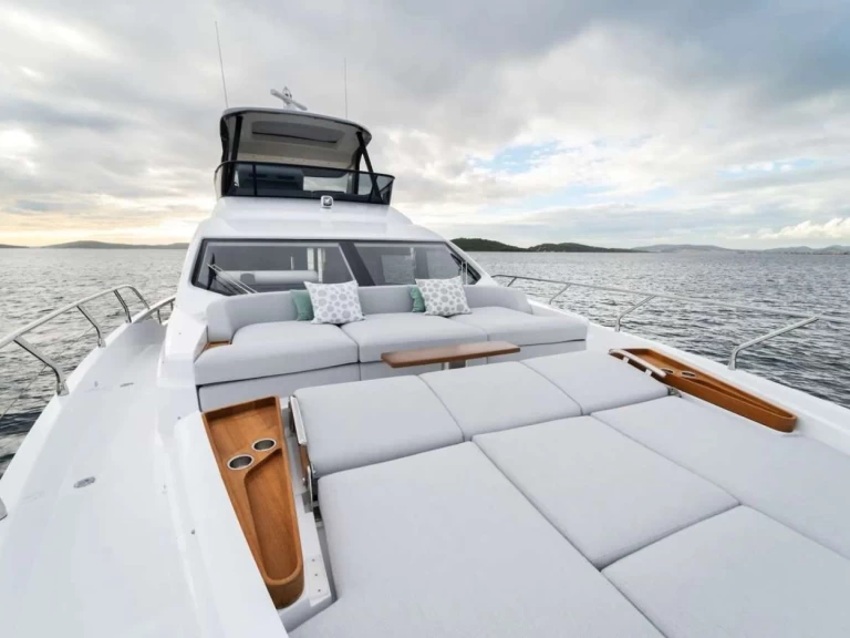 Boat rental Azimut DONNA in Croatia on Samboat