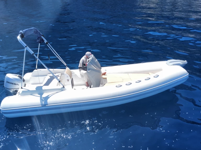 Magnus 5,50 charter bareboat or captained in  Porto Rotondo