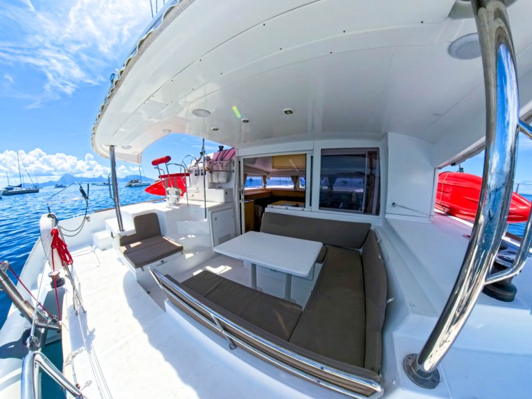 Lagoon Lagoon 400 S2 charter bareboat or captained in  Tikehau