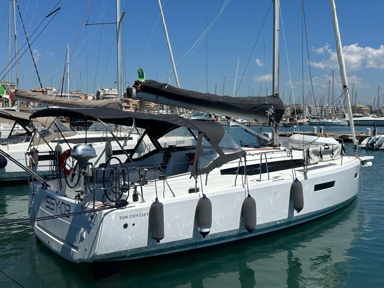 Jeanneau Sun Odyssey 380 in Nettuno on SamBoat