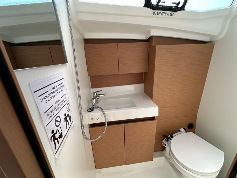 Rent a Jeanneau Sun Odyssey 380 Nettuno