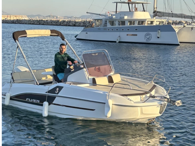 Bénéteau Flyer 500 Sun Deck charter bareboat or captained in  Marseille