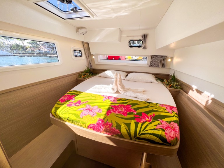 Yacht charter Tikehau cheap Lagoon 42
