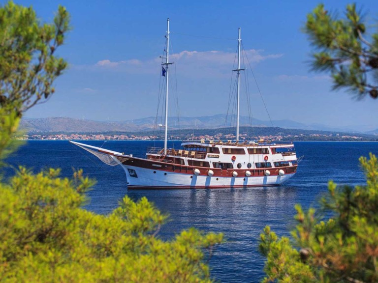 Bareboat Rental Sailboat  with a boat licence