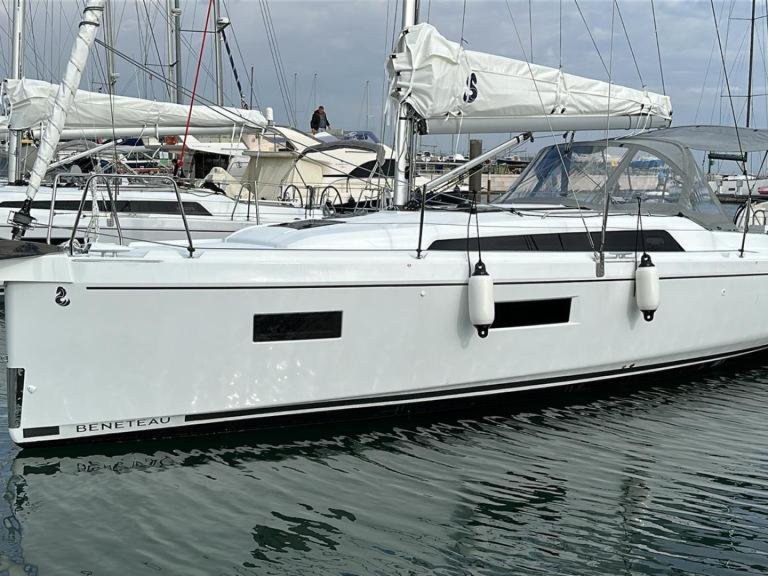 Bénéteau Oceanis 34.1 in Trapani on SamBoat