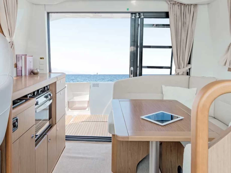 Rent a Bénéteau Antares 32 Trogir