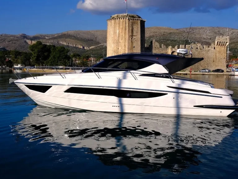 Boat rental Focus Focus Power 36 in Trogir on Samboat