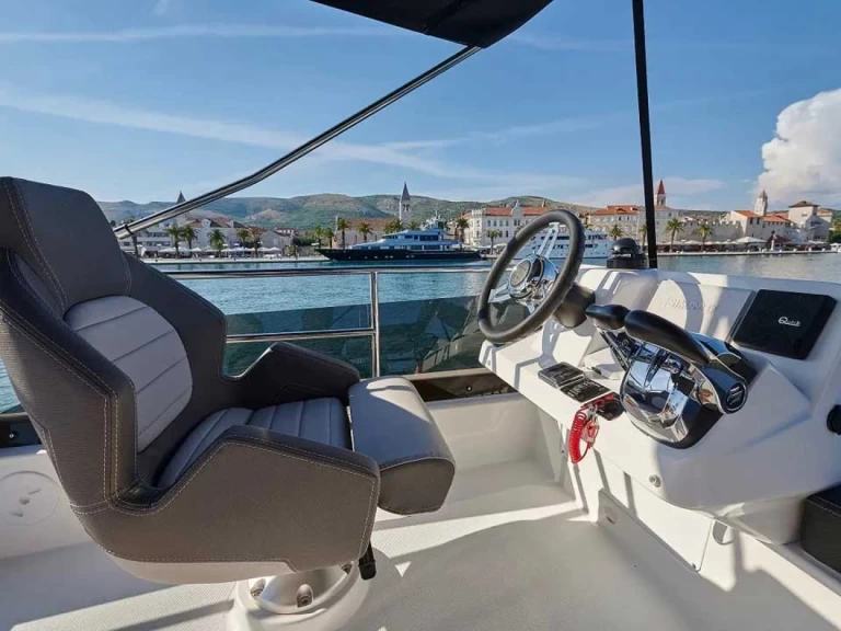 Motorboat rental with or without captain Jeanneau Trogir
