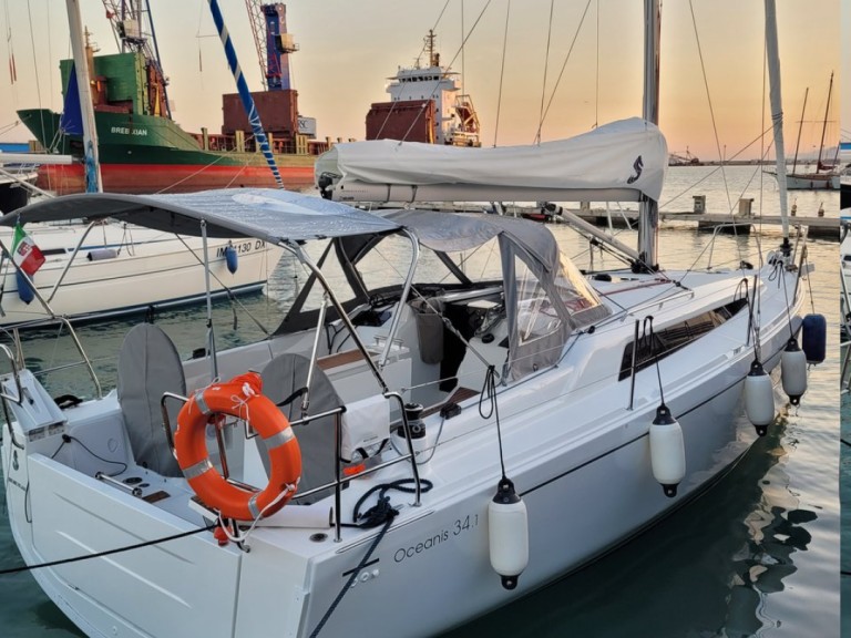 Sailboat rental with or without captain Bénéteau Trapani