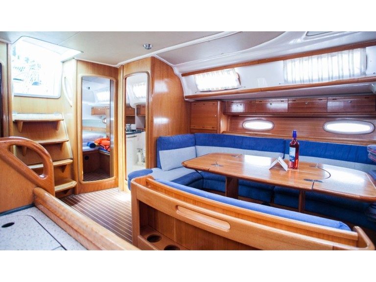 Sailboat for rent Salerno at the best price