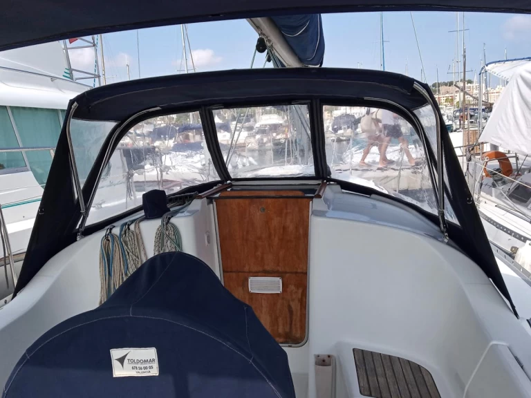 Bénéteau Oceanis 311 Clipper charter bareboat or captained in  Dénia