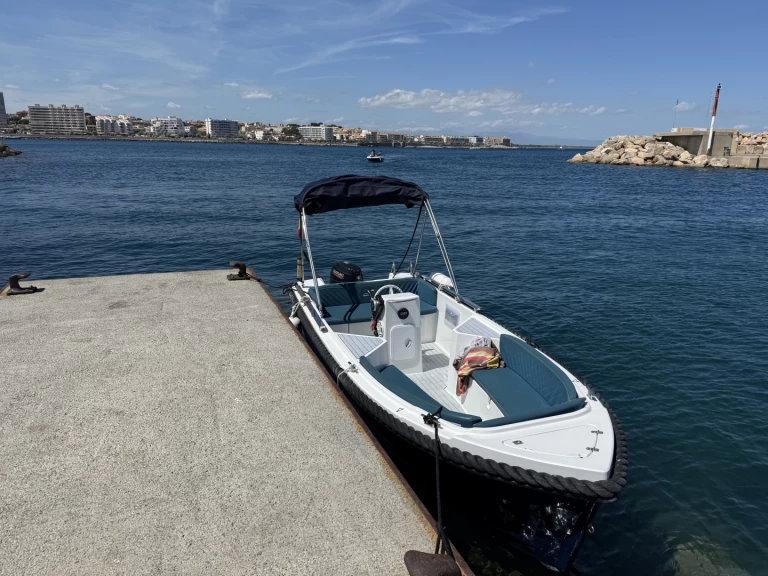 Rent a Silver Yatch 495 l'Escala