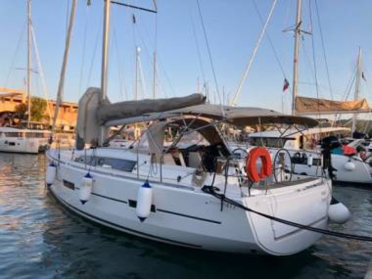 Dufour Dufour 412 Grand Large charter bareboat or captained in  Toulon